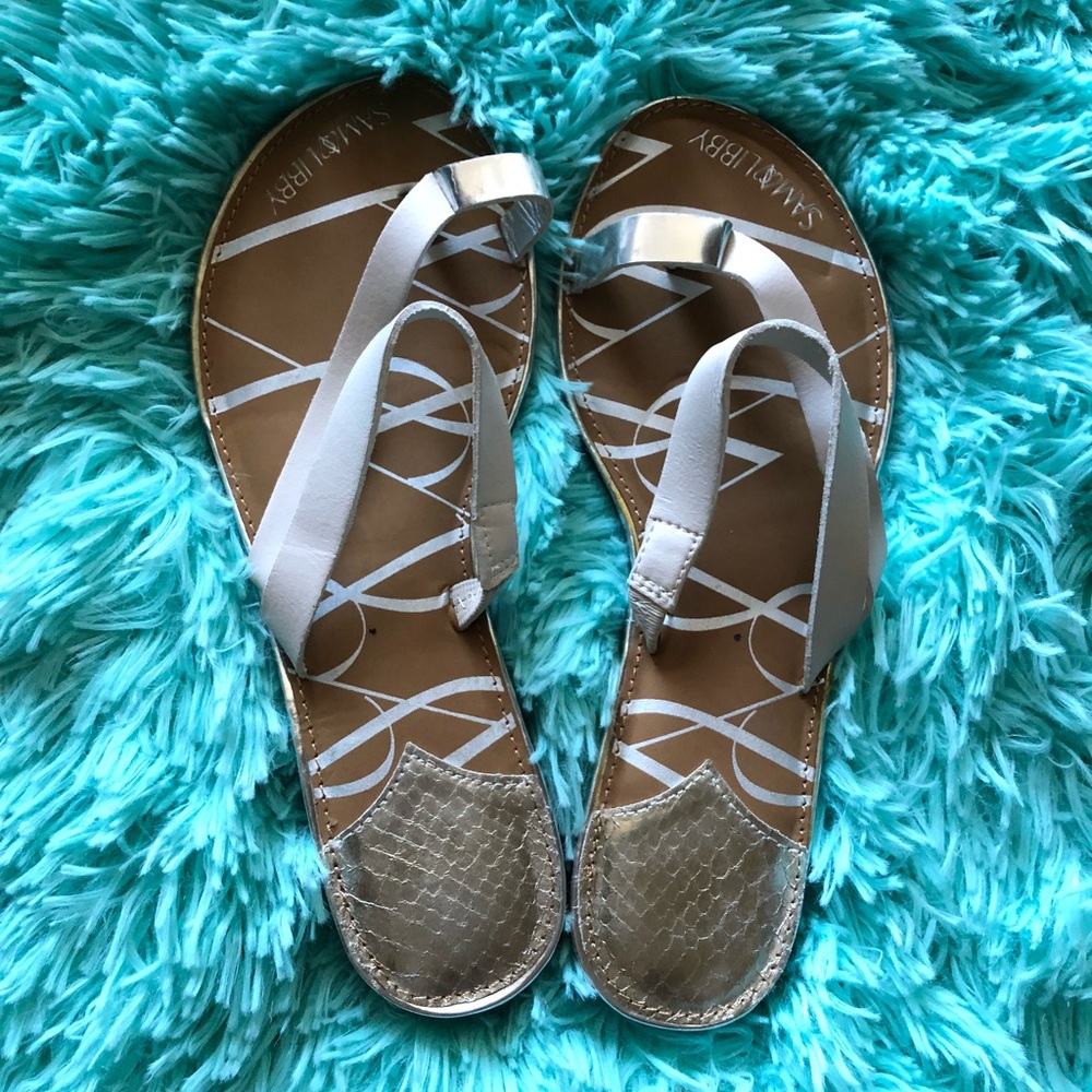 SAM&LIBBY white and gold toe sandal size 7